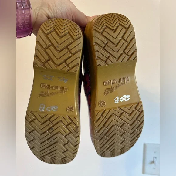 Dansko Floral Women's patent leather clogs - NWOT - Picture 4 of 5